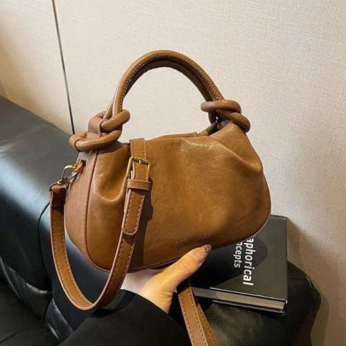 Hand-carrying fashionable small square bag for women Korean version ins trendy high-end shoulder bag 2024 winter niche simple women's bag