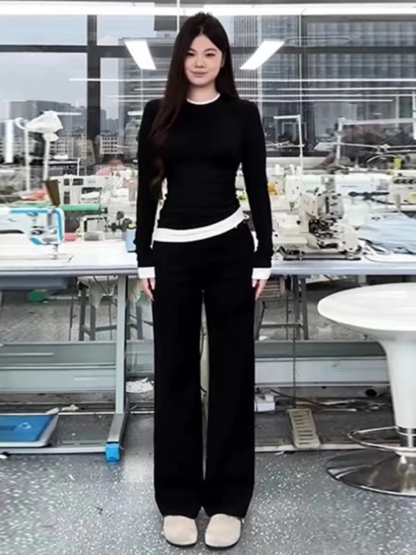 Large size design contrasting color fake two-piece long-sleeved T-shirt women's autumn fat mm covers the flesh and looks slim with a bottoming shirt