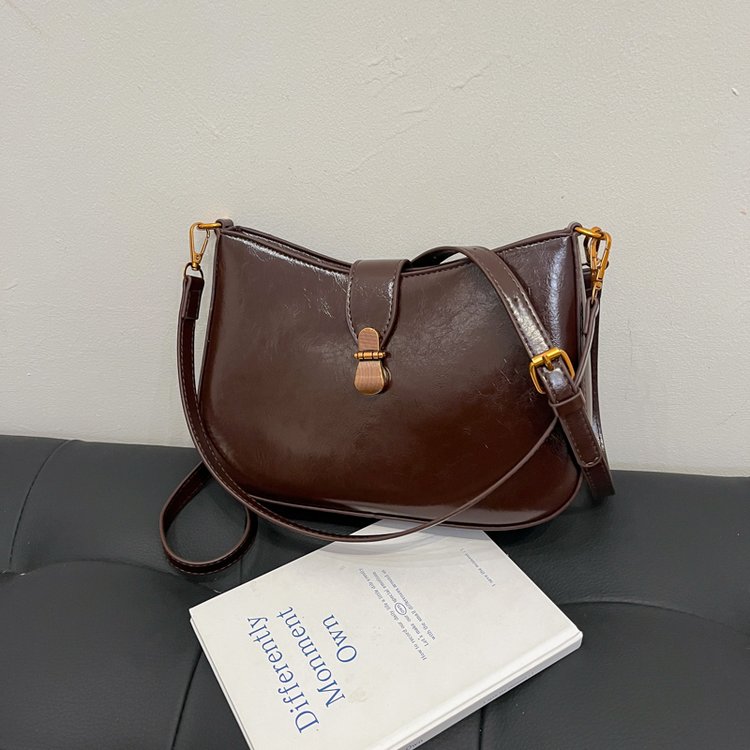 Korean niche design fashionable work and commuting bag for women 2024 autumn and winter new retro single shoulder armpit bag