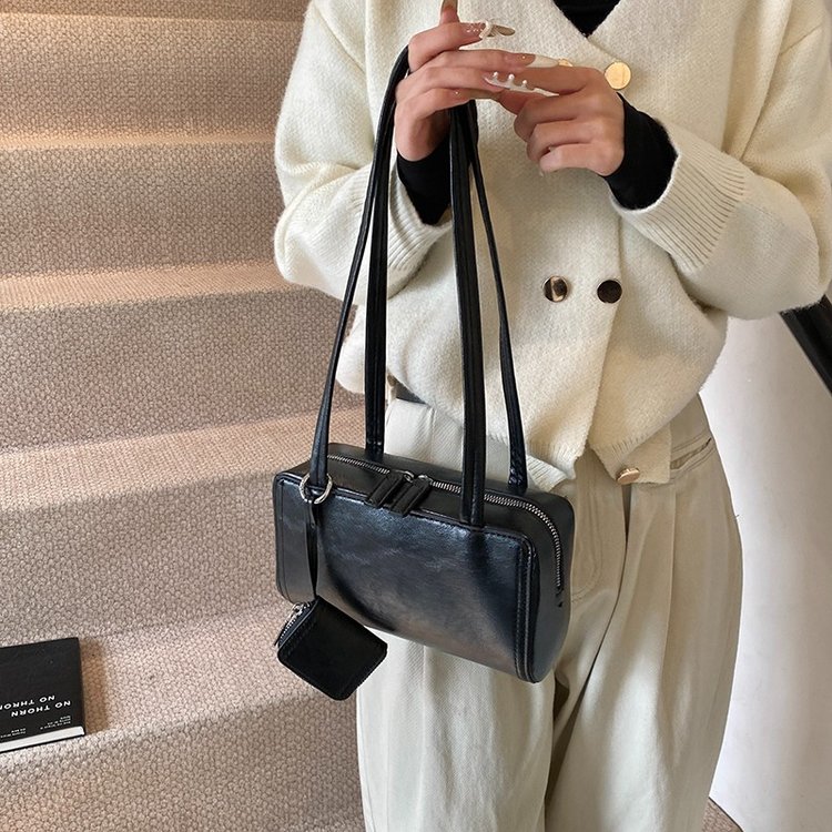2024 New Single Shoulder Underarm Bag Simple Women's Bag PU Leather Zipper Opening Niche Hand-held Design High-end Autumn and Winter