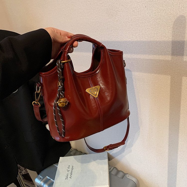 Foreign trade high-end retro niche bucket bag 2024 new handbag commuter shoulder bag factory one piece drop shipping