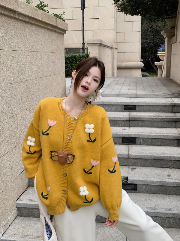 Fat MM autumn color sweet age-reducing heavy industry handmade flower knitted cardigan sweater