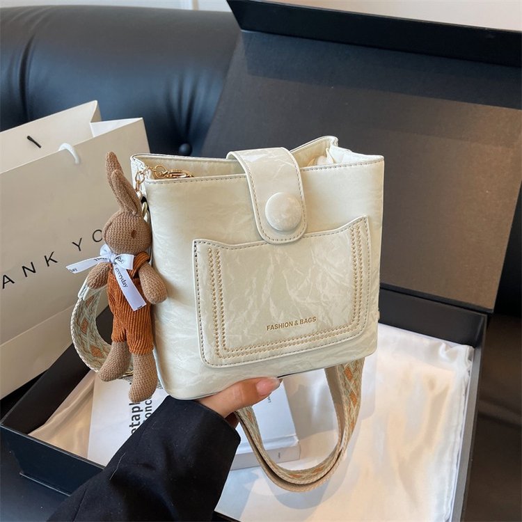 High-end casual versatile small bag women's new fashion commuting spring bucket niche simple one-shoulder crossbody bag