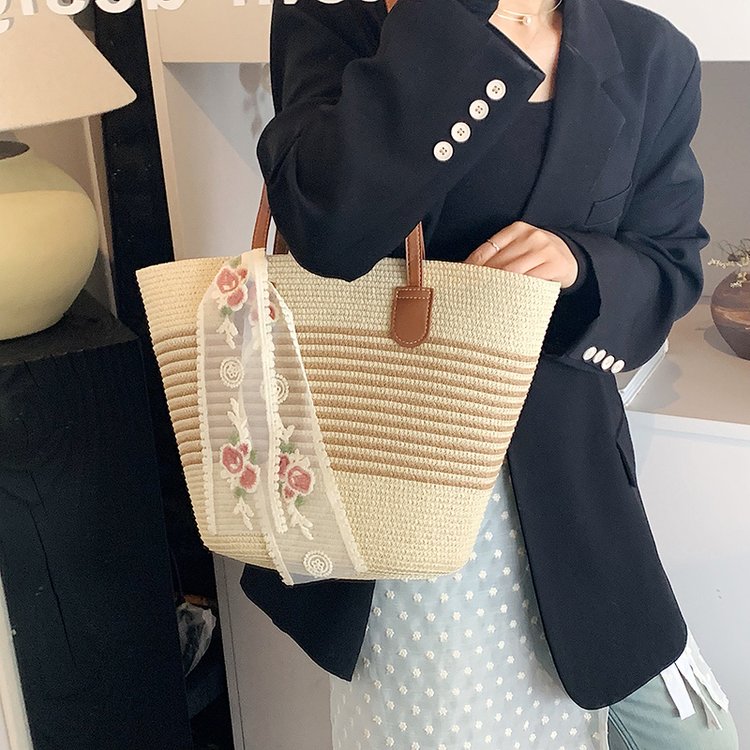 Cross-border women's bag ins new simple fashionable straw bag large capacity armpit single shoulder hollow woven beach bag for women