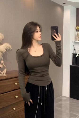 Ready stock brushed plus velvet bottoming shirt for women in autumn and winter new slim fit u-neck short style inner long-sleeved top