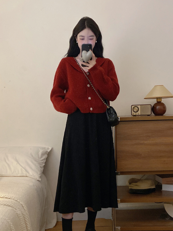 Plus size women's autumn and winter gentle sweater Christmas atmosphere simple bright silk sweater + woolen high-waisted umbrella skirt
