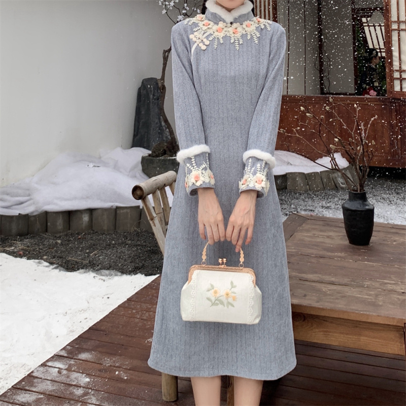 New Chinese-style improved cheongsam skirt suit autumn and winter new style with slim cloak and shawl two-piece set