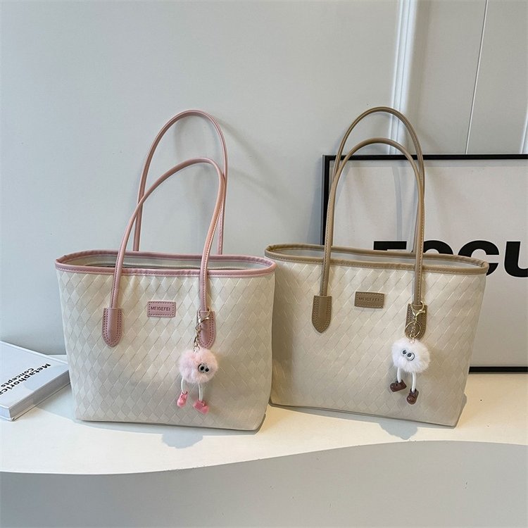 Large-capacity bag for women autumn and winter 2024 new fashion versatile portable shoulder bag trendy student commuter tote bag