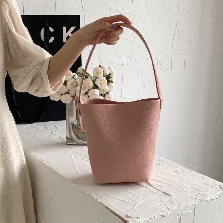 Guangzhou Women's Bag Factory Retro Simple Shoulder Bag Large Capacity Bucket Armpit Bag PU Fashion Child-Mother Bag Trendy Spot