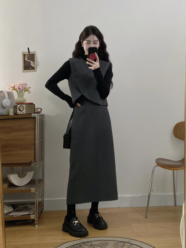 Autumn new slightly fat mm high-end fashion temperament base + casual vest + skirt three-piece suit