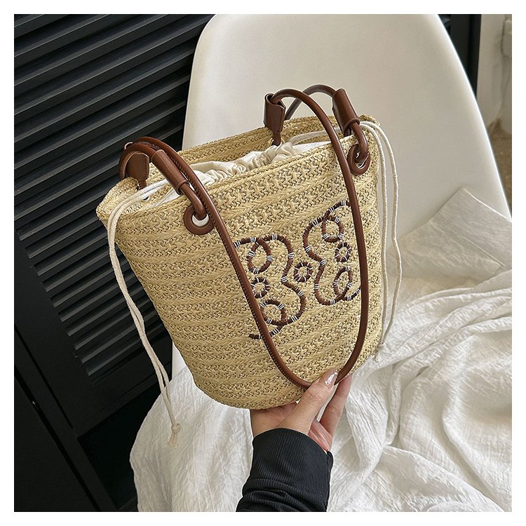 Bag women's large capacity new woven straw bag shoulder bag summer seaside beach straw bag bucket shoulder bag