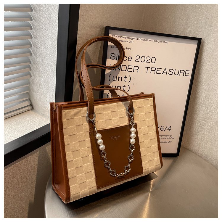 Internet celebrity fashion bag women's new summer large-capacity pearl chain shoulder bag niche design armpit bag