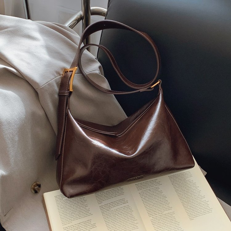 Portable commuting soft leather armpit large capacity bag for women new autumn and winter fashion tote bag casual shoulder bag