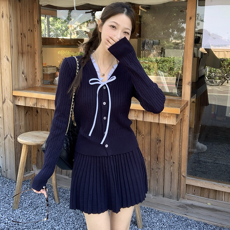 Large size fat mm knitted suit women's autumn and winter knitted cardigan pleated skirt two-piece set M-4XL