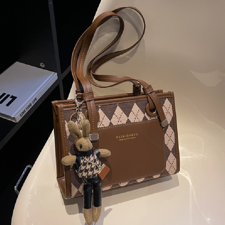 High-end bag for women, large capacity, new trendy autumn and winter shoulder bag, contrasting color class commuting tote bag