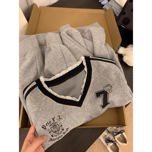 Official picture of imitation cotton Chinese cotton composite true super plus velvet thickened sweatshirt for women autumn and winter lace design V-neck warm top