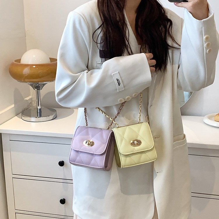 Design small bag for women 2024 new style this year's popular rhombus chain bag fashionable lock single shoulder crossbody small square bag