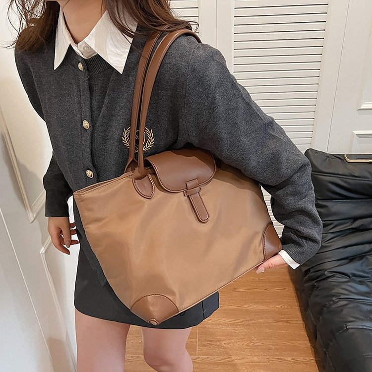 Wholesale Large Capacity Bags for Women 2024 New Fashion Nylon Canvas Tote Bag Mommy Commuting Shoulder Tote Bag