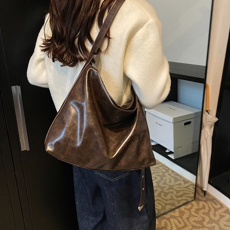 Retro Large Capacity Bag Women's 2024 Autumn and Winter New Single Shoulder Underarm Bag Fashion Commuting Backpack Tote Bag
