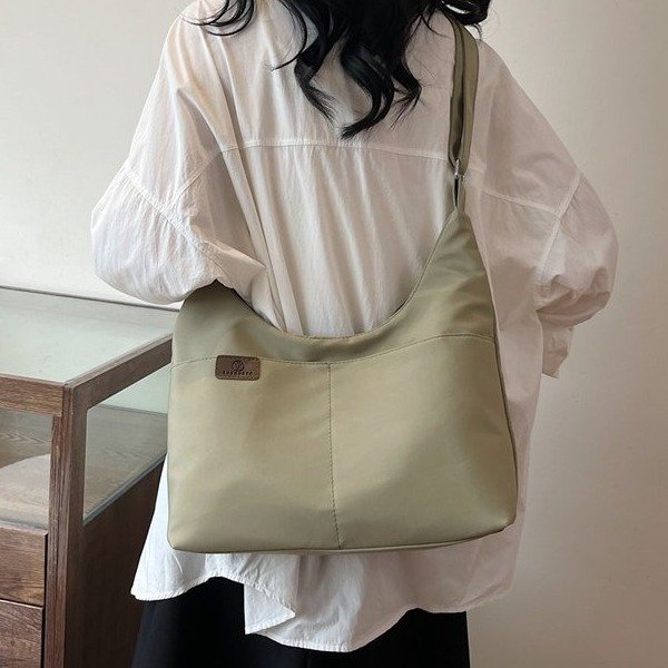 Large-capacity nylon cloth bag 2024 new cross-body bag versatile fashion tote bag student class single shoulder armpit bag