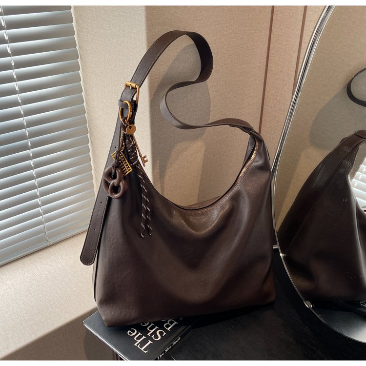 Retro pu soft leather crossbody bag for women 2024 summer new style Maillard trendy shoulder bag fashionable texture dumpling bag