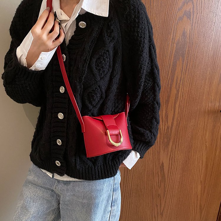 Small and Exquisite Spring and Summer Niche Bags Shoulder Crossbody Bag Retro Red Versatile Mobile Phone Bag Mini Small Bag for Women