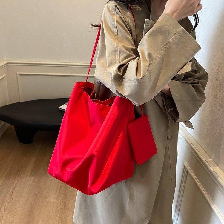 Large-capacity simple nylon shoulder underarm bag for students, men and women, ins class commuting bucket bag, retro shopping bag
