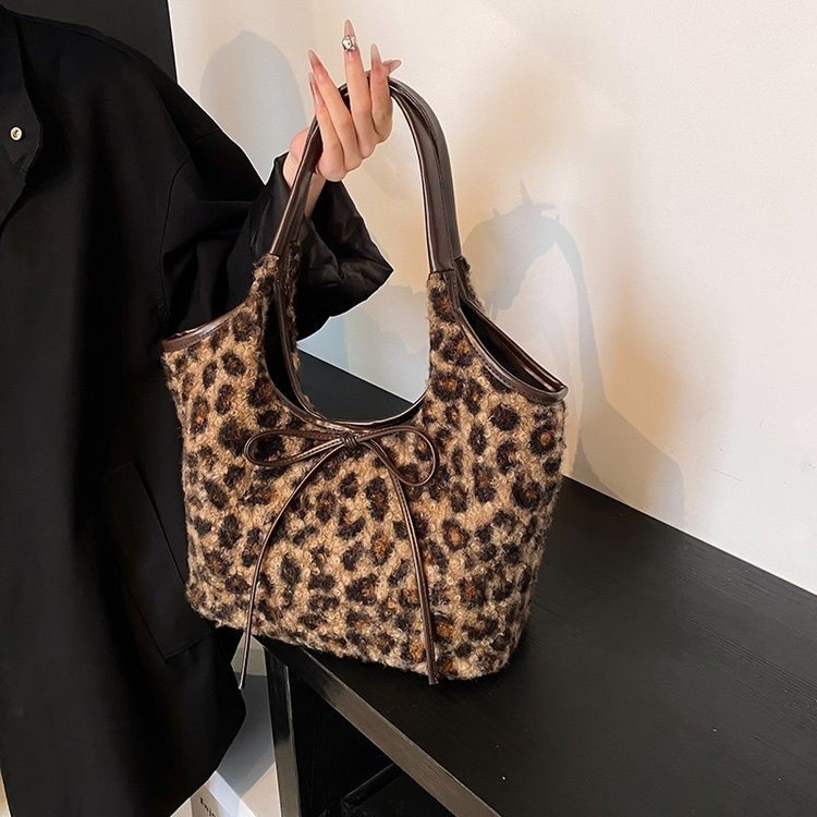 Korean retro plush leopard print tote bag new large capacity bow commuter handbag commuter armpit bag