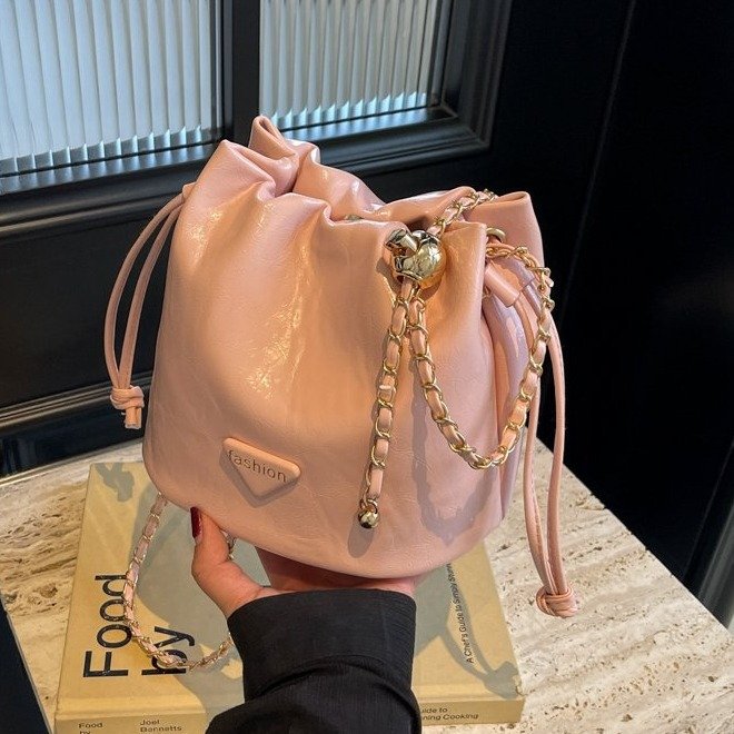 This year's popular retro bags 2024 new fashion casual bucket bag women's bag spring casual chain crossbody bag
