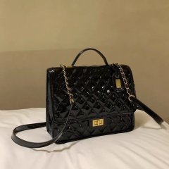 Niche design Internet celebrity same style fashion square college style small fragrant style rhombus chain portable backpack bag for women