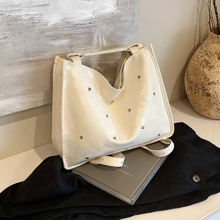 Broken Ice Love Large Capacity Tote Bag Women's New Niche Design Single Shoulder Messenger Bag Commuting Handheld Backpack
