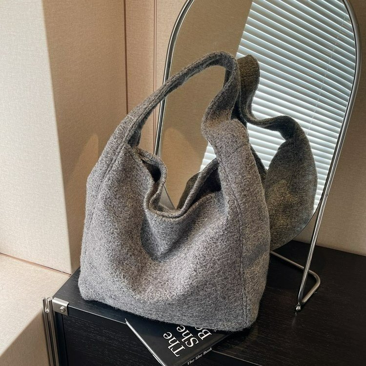 Retro women's lazy style Korean style woolen tote bag new autumn and winter large capacity commuter shoulder bag mother-in-law bag
