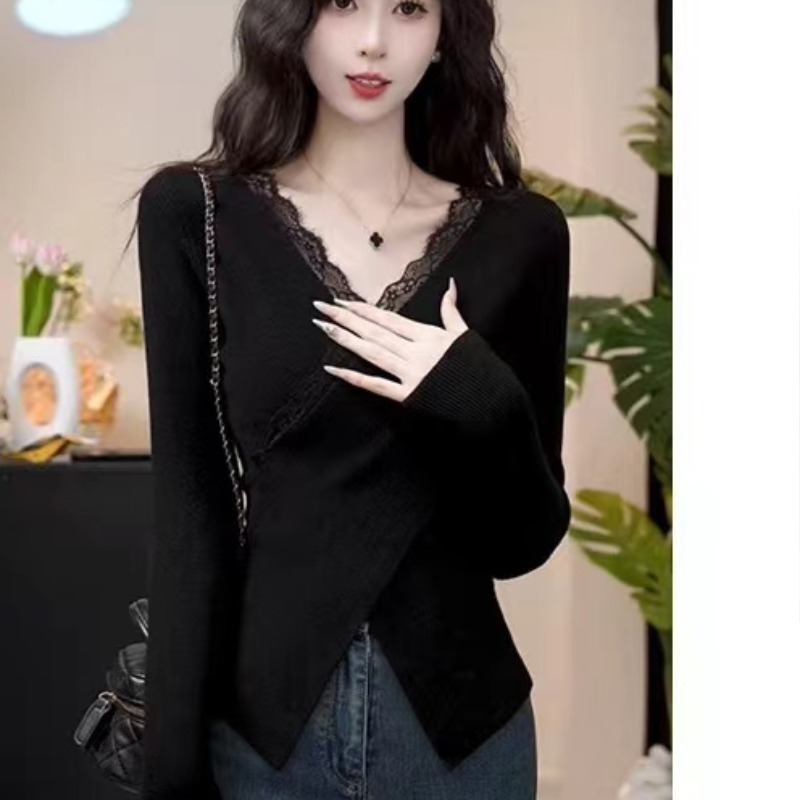 Spot round face Crispy Crane Qi Shan Yue autumn and winter design black cross lace V-neck sweater for women