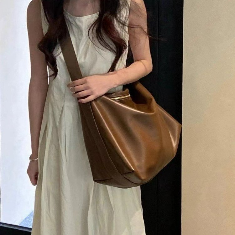 2024 New Fashion Soft Style Single Shoulder Large Capacity Women's Bag for Going Out and Going to Class Crossbody Bag Shoulder
