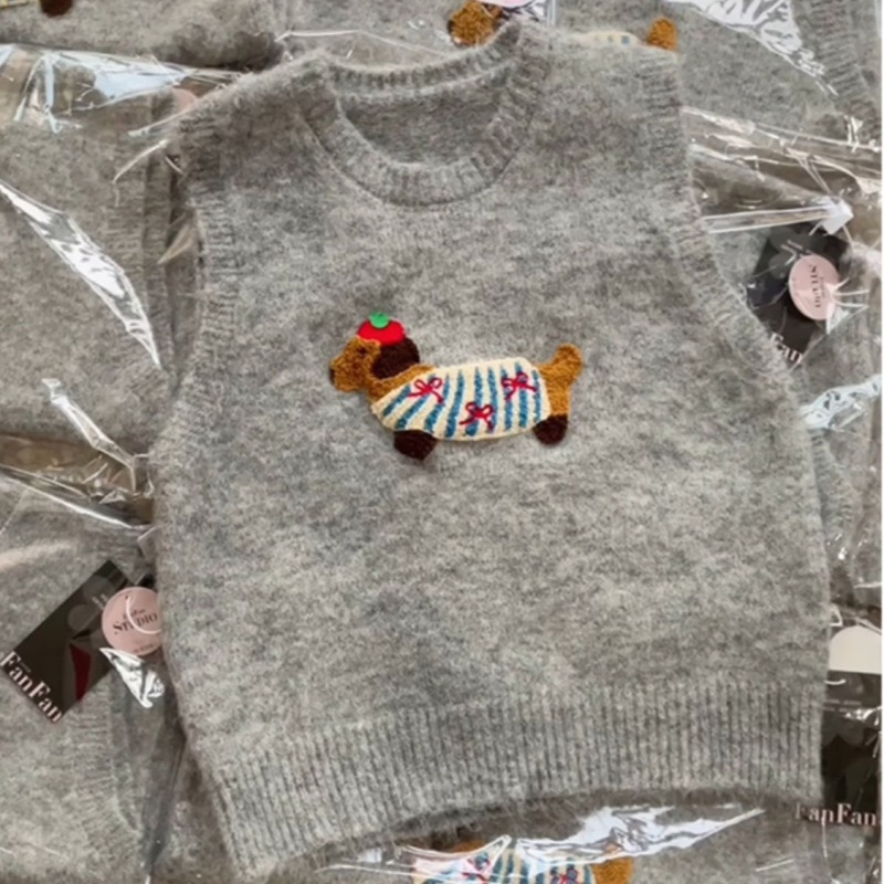 Korean version of cartoon embroidered round neck sleeveless knitted vest for women autumn and winter new style sweet outer layering vest trendy