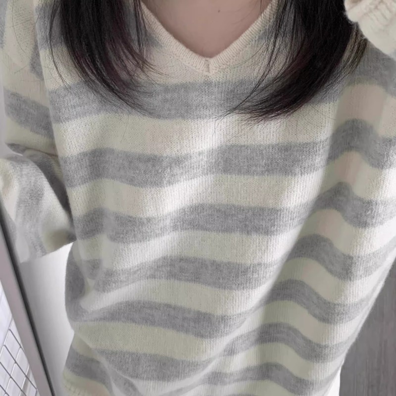 Super soft and waxy contrasting color striped sweater V-neck loose, lazy and slim Korean style gentle autumn sweater top