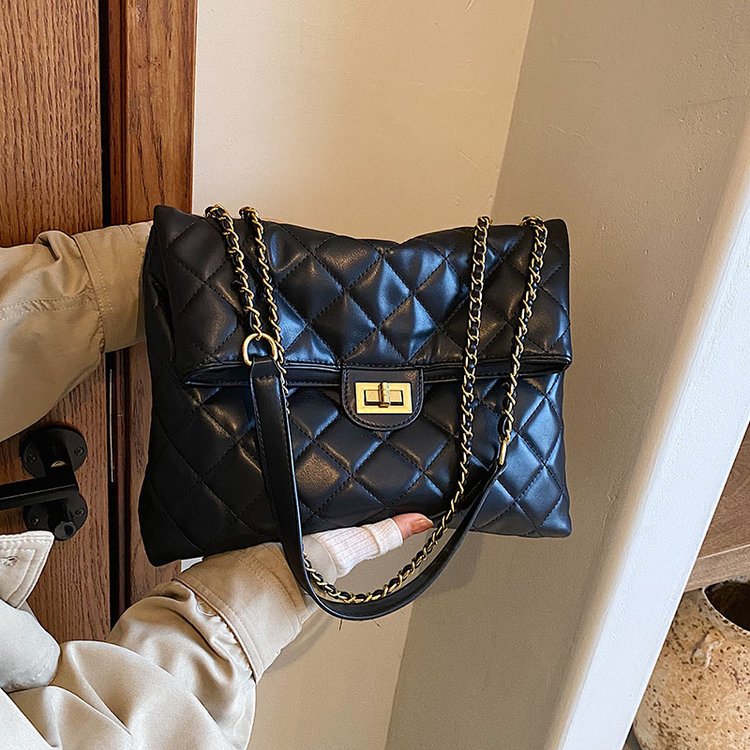 Gentle and lazy style commuting armpit shoulder bag crossbody women's 2024 new trendy small fragrant style rhombus chain bag