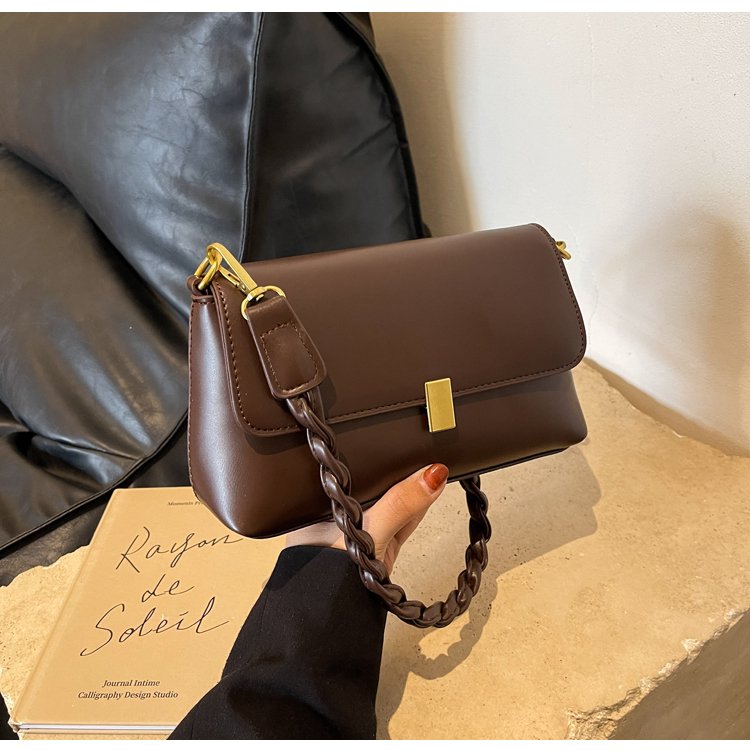 Internet celebrity model 2024 niche design new women's bag spring and summer retro armpit bag single shoulder crossbody small bag small square bag