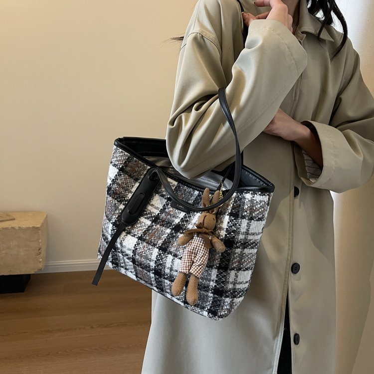 Bags for Women New Style Personalized Plaid Small Fresh Tote Bag Shoulder Bag Casual Rabbit Puppet Pendant Bag