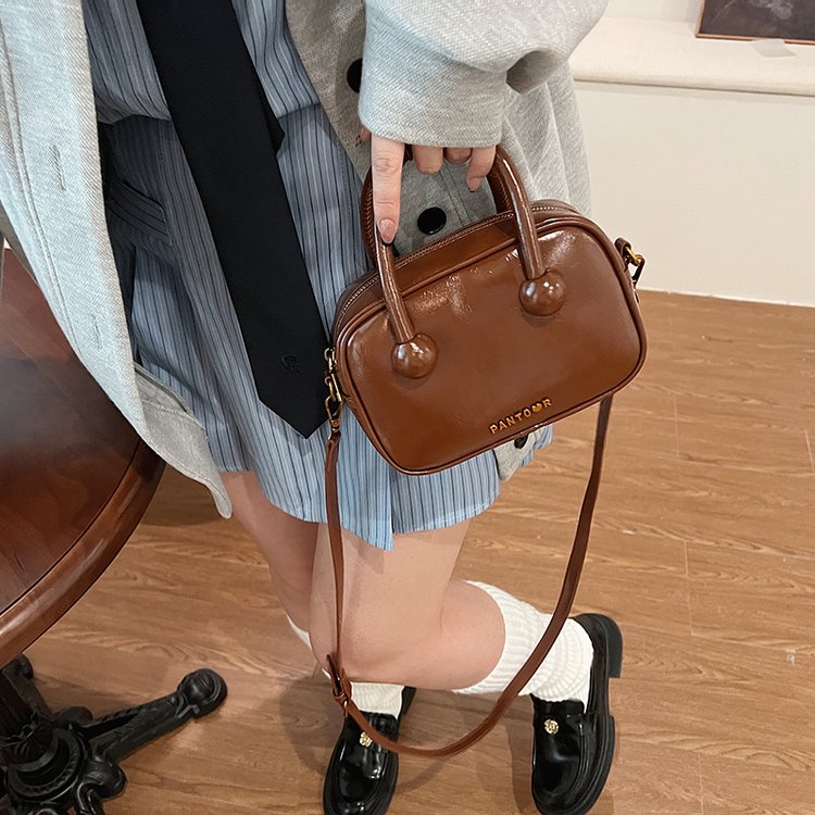 Nanfeng Chio2nd Oatmeal Brown Pillow Bag Women's 2024 New Handbag Shoulder Crossbody Small Bag