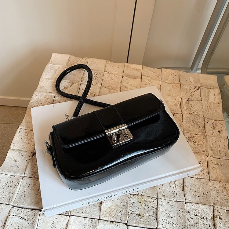 Niche baguette bag, casual and simple small square bag, high-end black shoulder armpit bag, sweet and cool handbag, crossbody bag