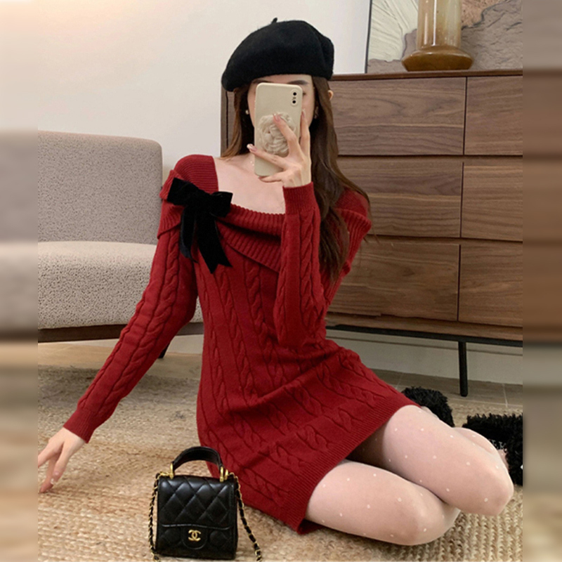 Knitted dress for women, new autumn and winter atmosphere, Christmas and New Year shirt, solid color design, hip-hugging short skirt