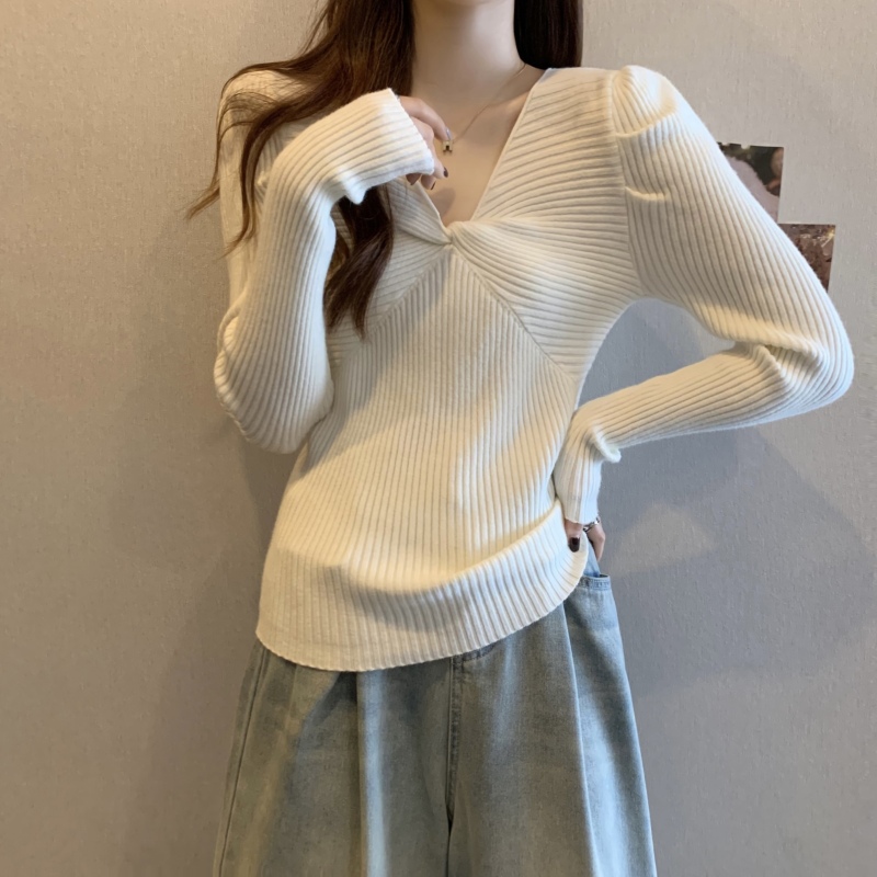 Designed V-neck knitted bottoming shirt for women in autumn and winter, high-end, western-style inner sweater, slimming, chic top
