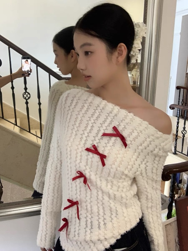 Red Hall white bottoming shirt for women 2024 new spring and autumn style long-sleeved T-shirt with off-shoulder oblique shoulder knitted top