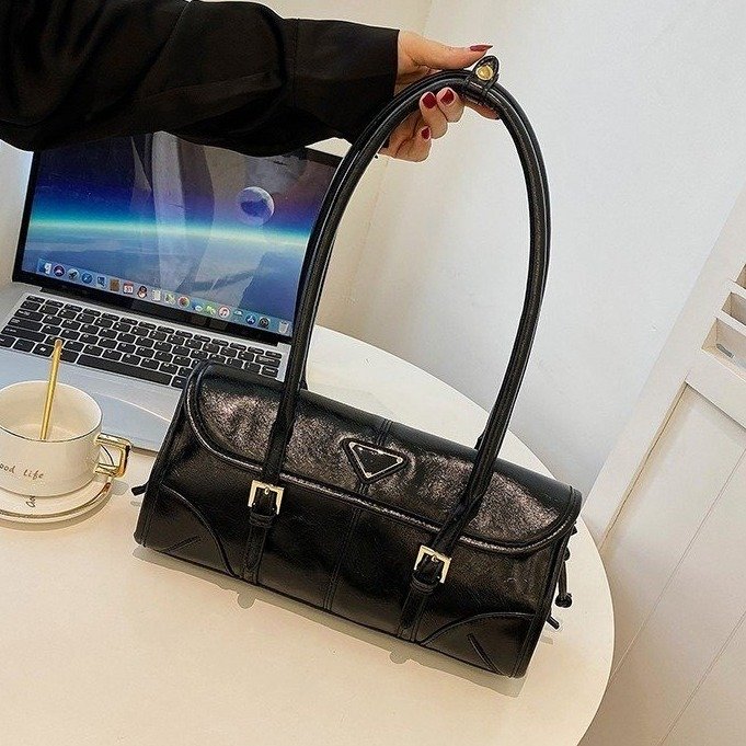 Ins Internet celebrity same style retro versatile belt buckle long portable shoulder armpit bag 2024 autumn and winter new women's bag