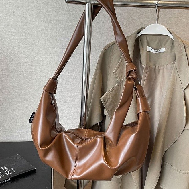 High-end textured soft leather bag for women 2024 new trendy versatile popular crossbody bag niche design single shoulder dumpling bag