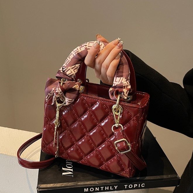 2024 winter new Korean version mini children's parent-child style Princess Diana hand-carrying cross-body cross-mobile phone women's bag square bag