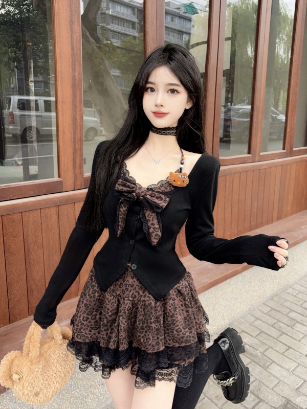 Ready in stock~Autumn and winter pure lust leopard print clothes, two-piece tops, lace inners, T-shirts, waist-slimming skirts for women