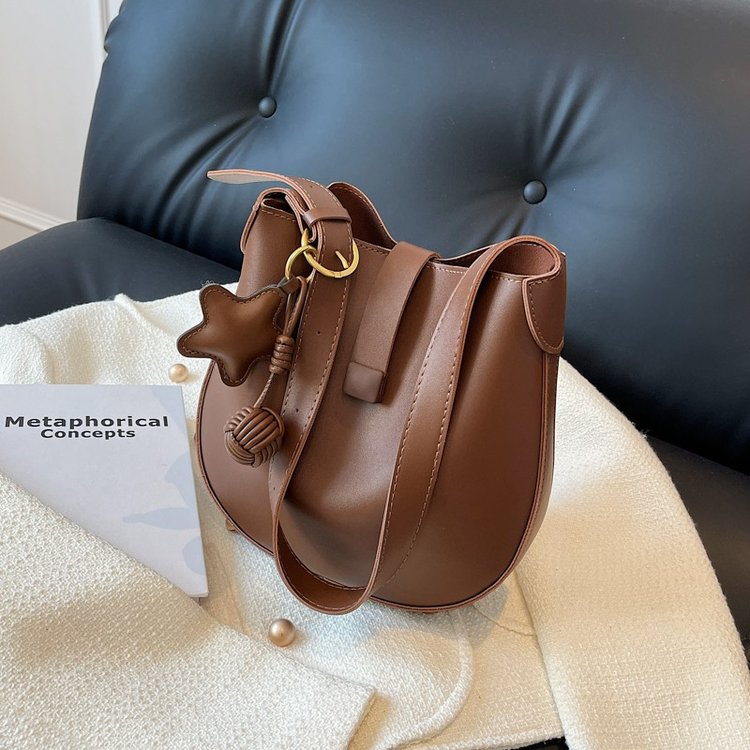 Niche texture versatile bucket bag 2024 new spring retro fashion large capacity single shoulder crossbody bag tote bag