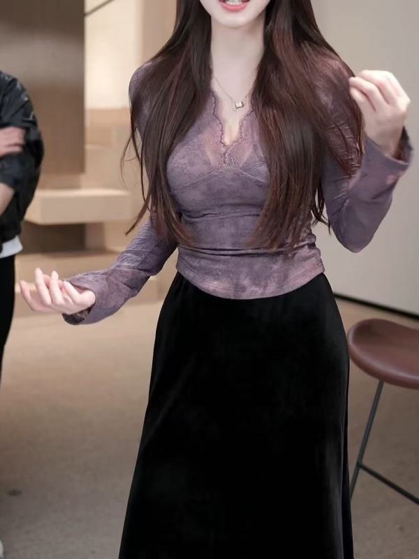 Pure lust style v-neck purple lace bottoming shirt for women in autumn and winter tight wear 2024 new hot girl sexy top